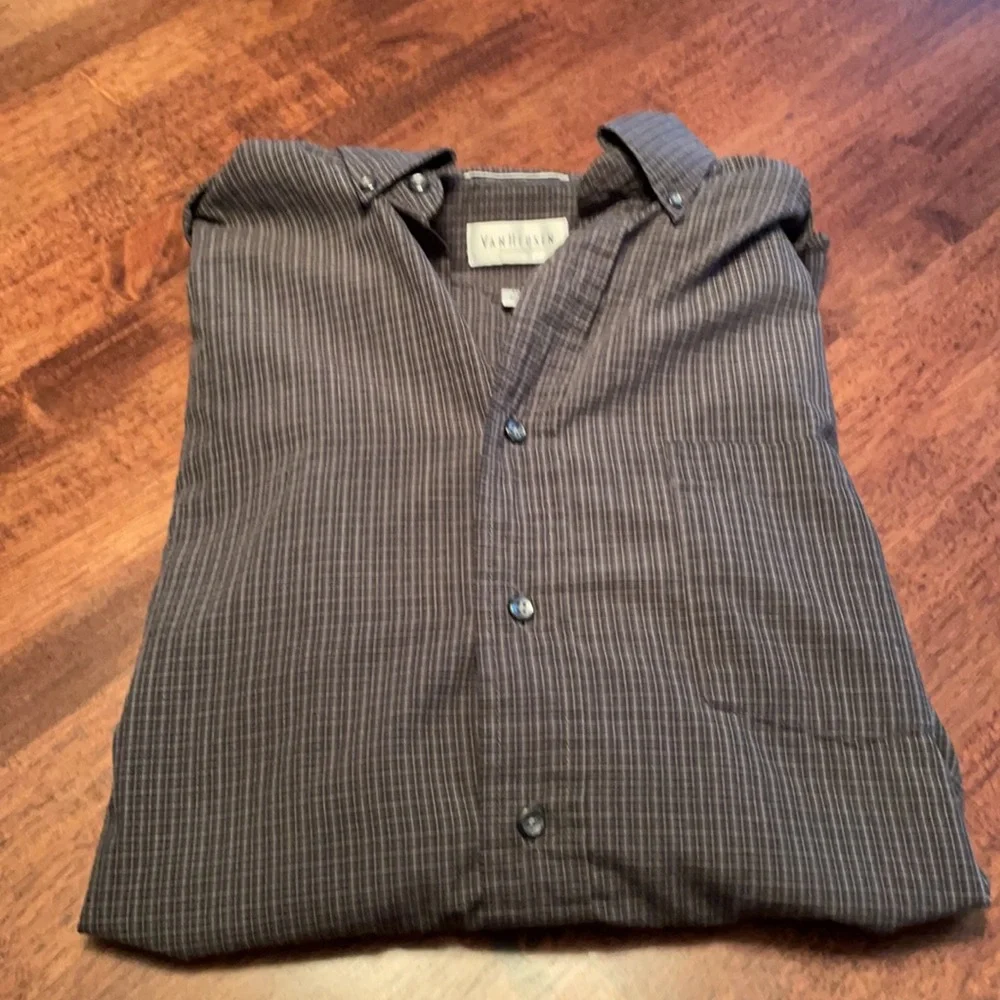 Van Heusen 15 1/2 32/33 button down